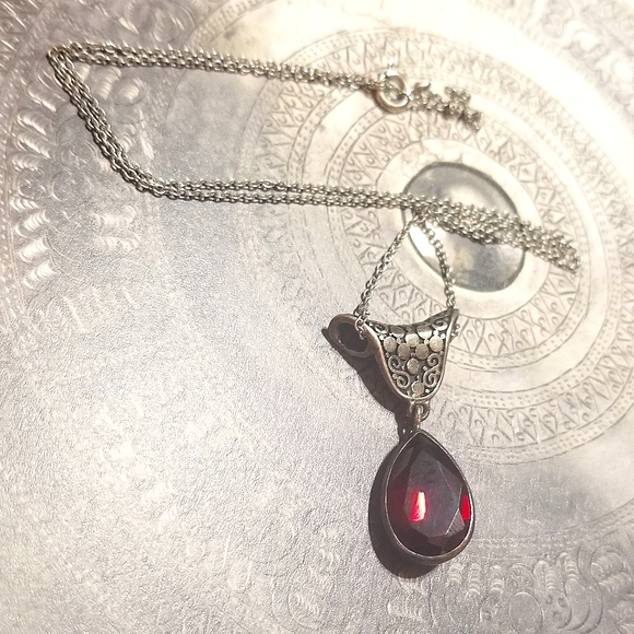 Designer signed Janice Girardi 6ct Garnet Sterling Bali Style Necklace - Picture 3 of 6